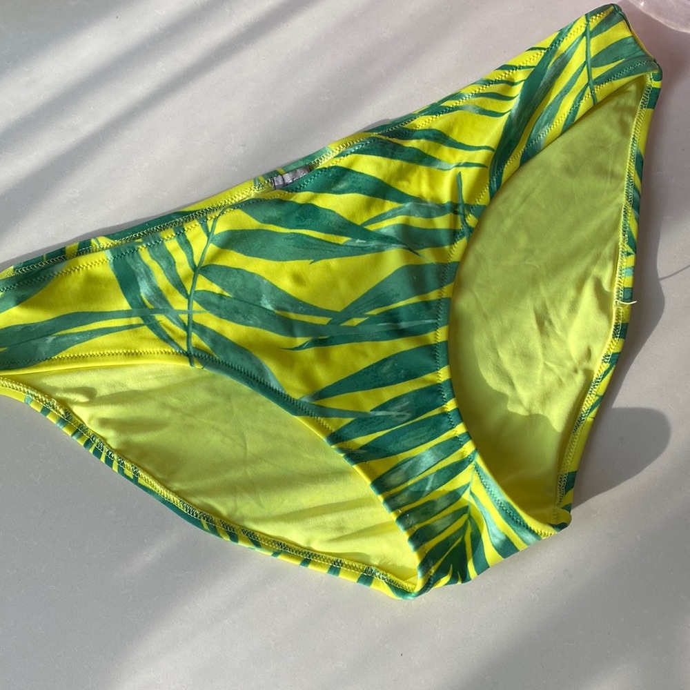 ♥️… Aerie Tropical Bikini Bottom